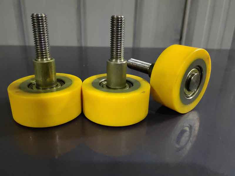 更换聚氨酯堆垛机导向轮