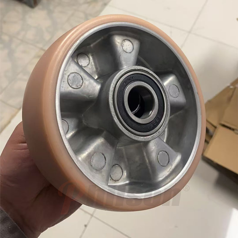 堆垛机天轨抱轮