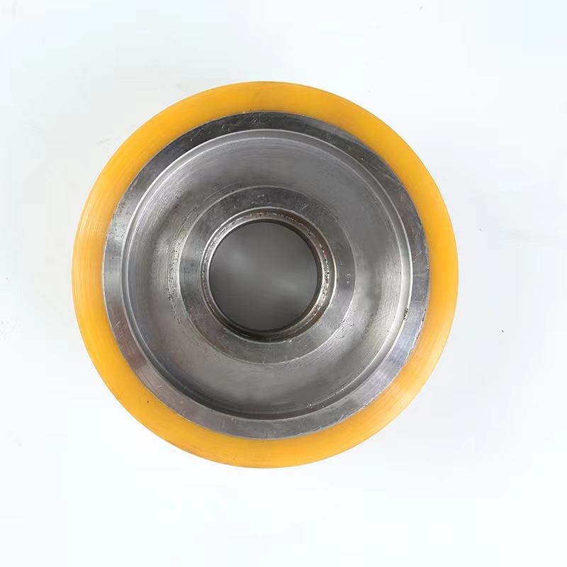 AGV自动化物料搬运小车轮重新包胶