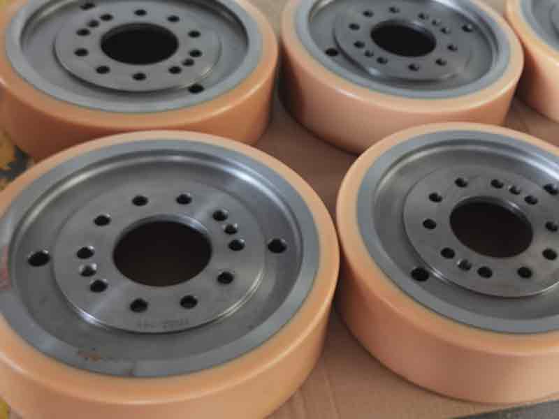 高强度防滑裹胶轮